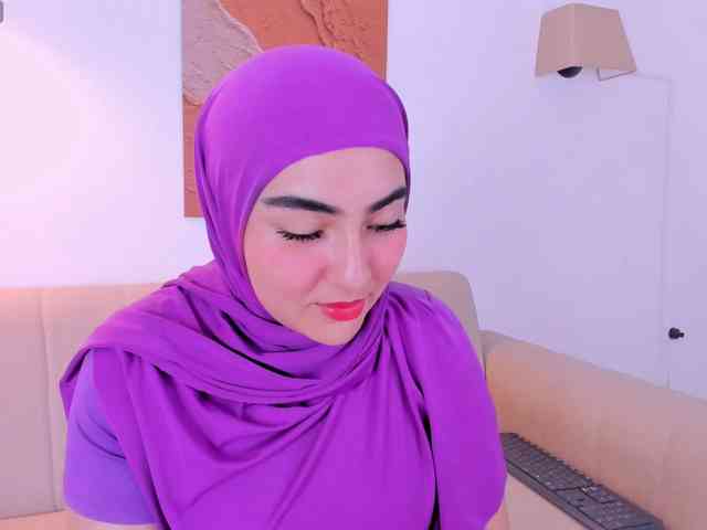 Malika-Noor webcam