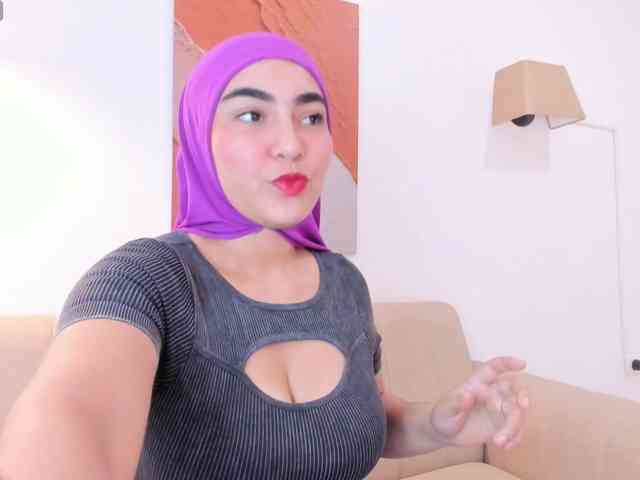 Malika-Noor webcam