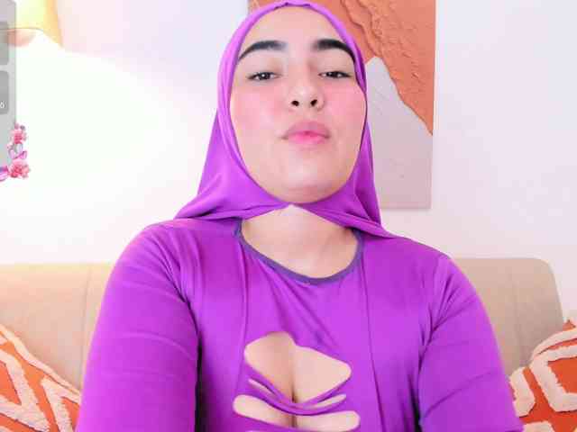 Malika-Noor webcam