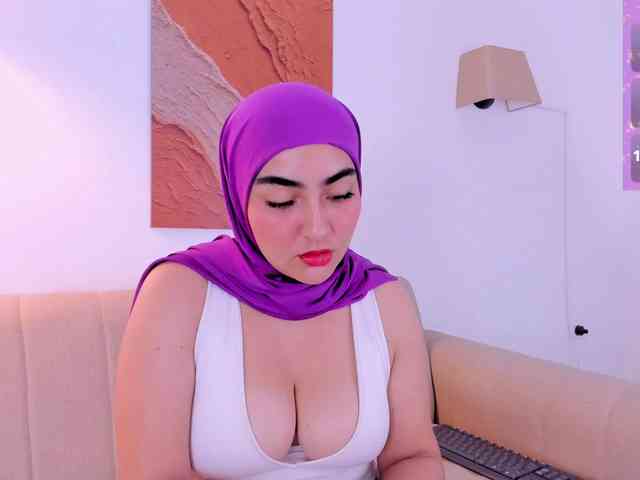 Malika-Noor webcam
