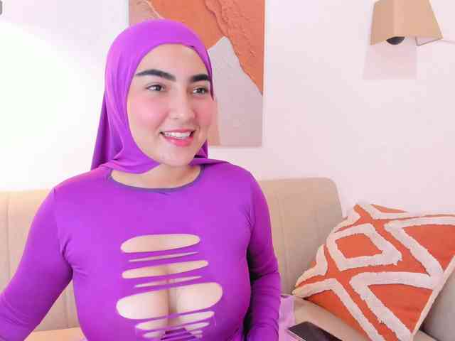 Malika-Noor webcam