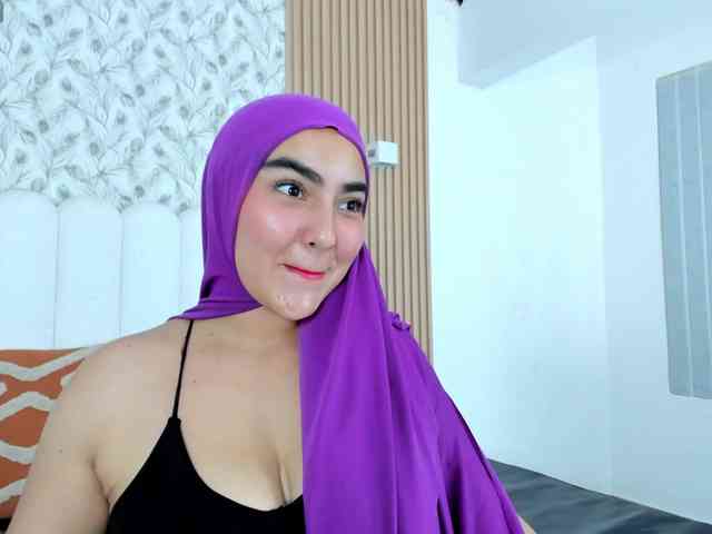 Malika-Noor webcam