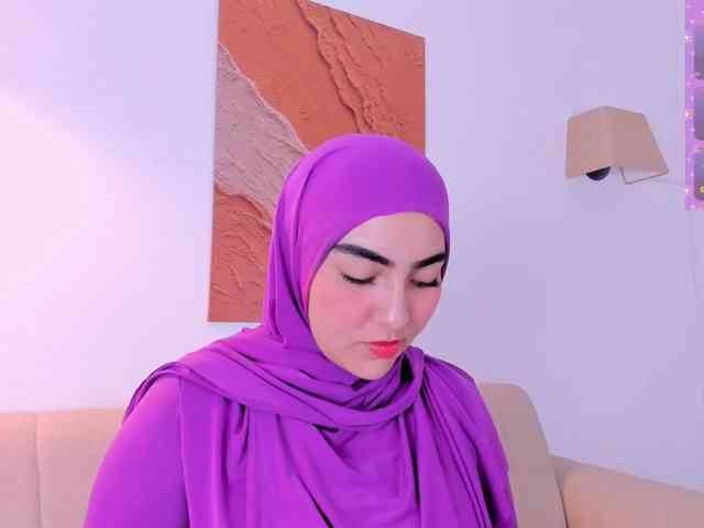 Malika-Noor webcam