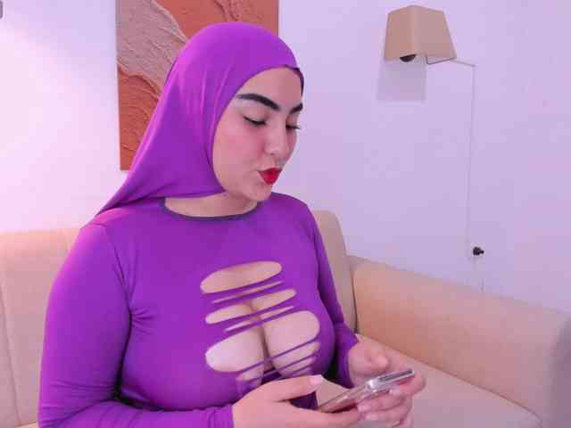 Malika-Noor webcam