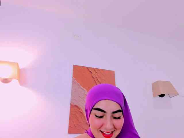 Malika-Noor webcam