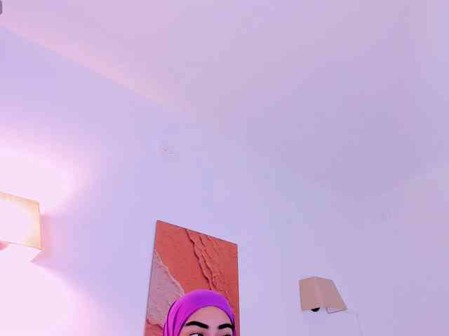 Malika-Noor webcam
