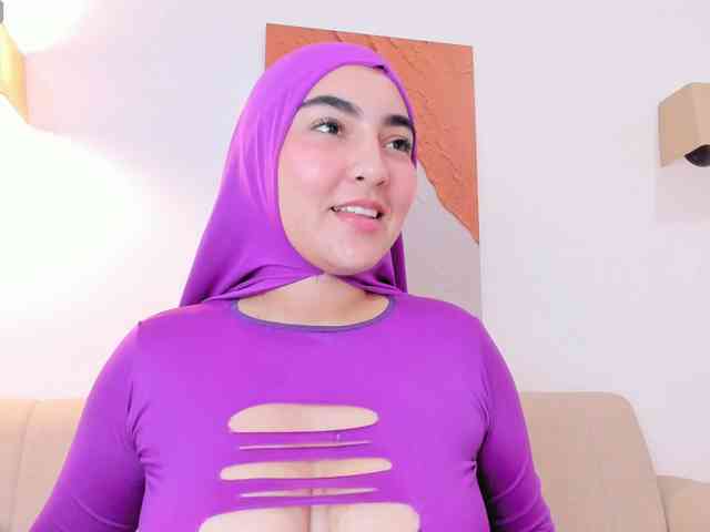 Malika-Noor webcam