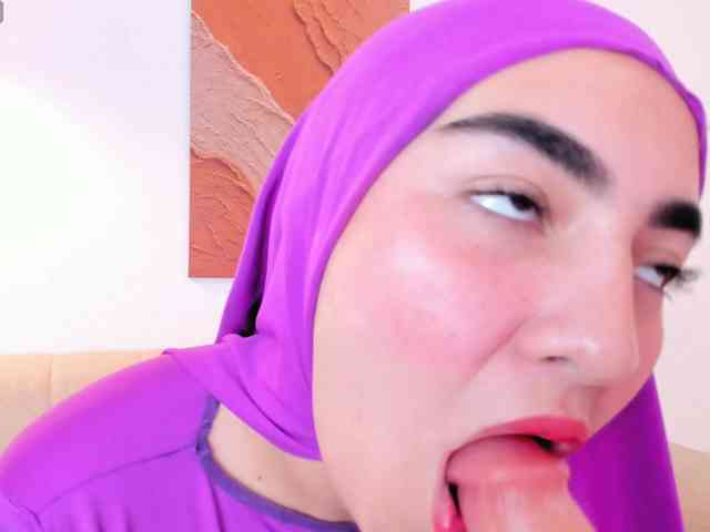 Malika-Noor webcam
