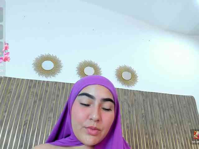 Malika-Noor webcam