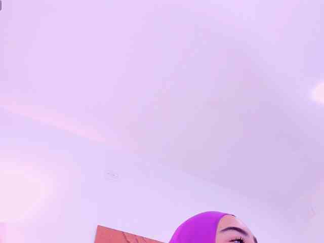 Malika-Noor webcam