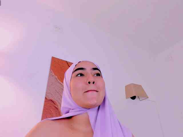 Malika-Noor webcam