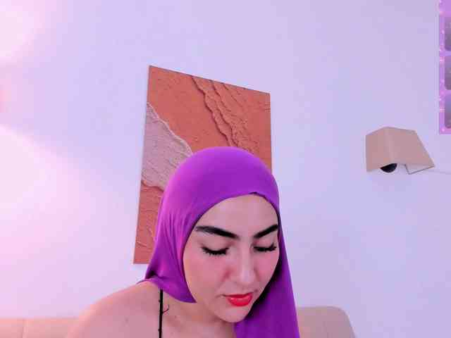 Malika-Noor webcam