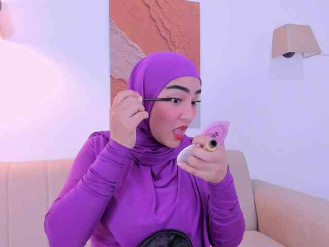 Malika-Noor webcam