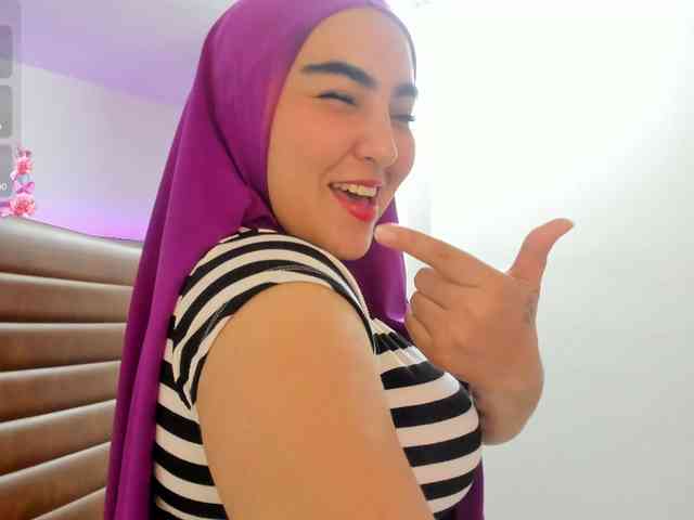 Malika-Noor webcam