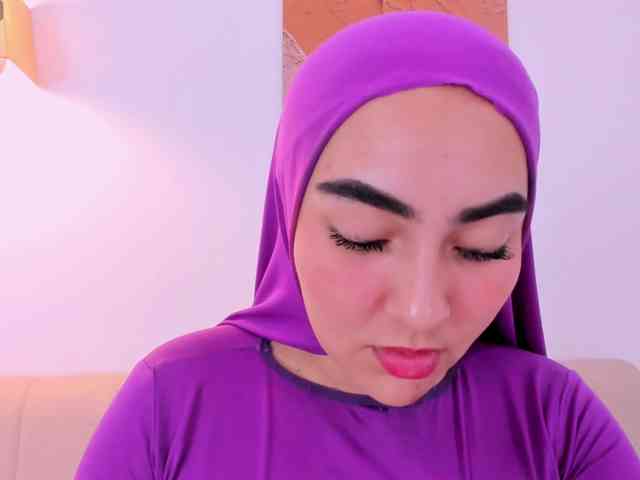 Malika-Noor webcam