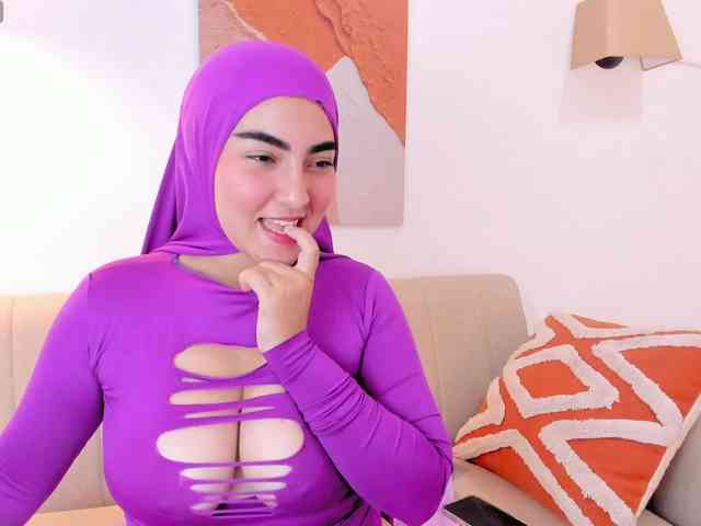 Malika-Noor webcam