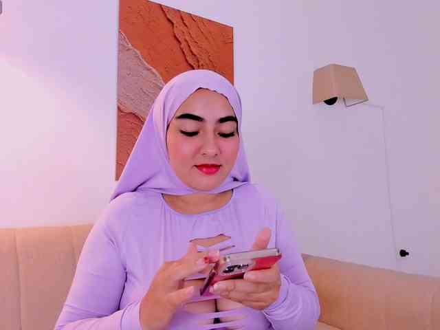Malika-Noor webcam