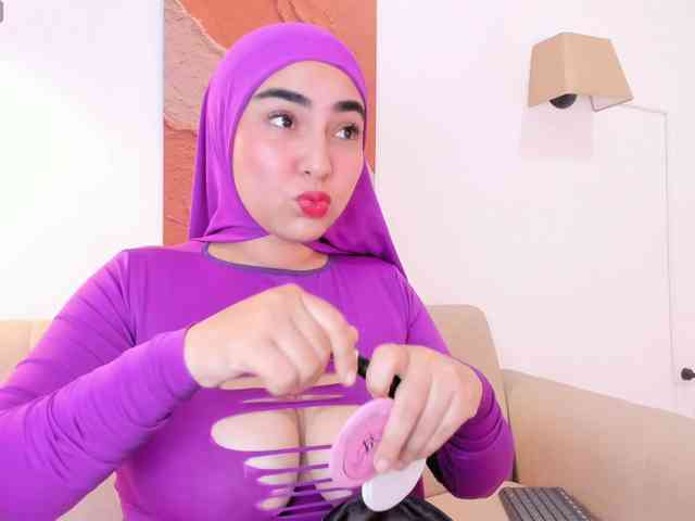Malika-Noor webcam