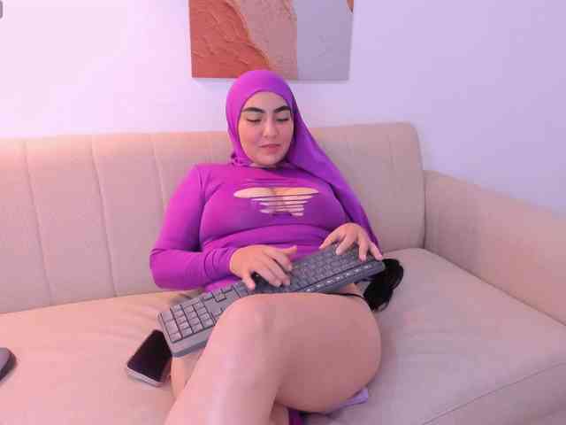 Malika-Noor webcam
