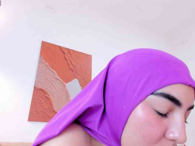Malika-Noor webcam