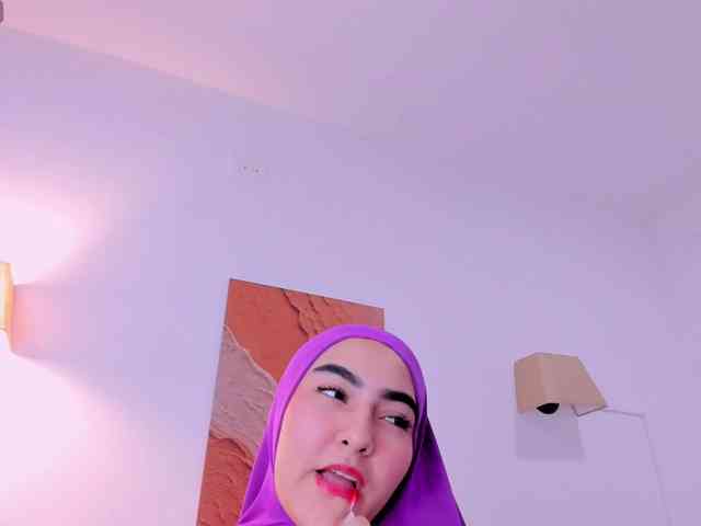 Malika-Noor webcam