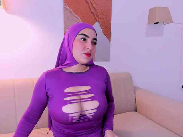 Malika-Noor webcam