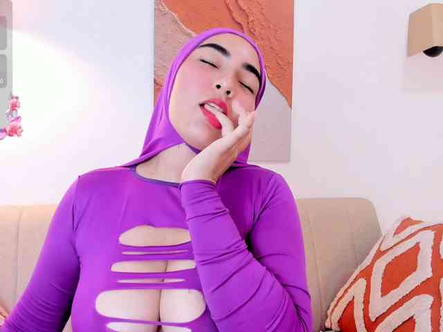 Malika-Noor webcam