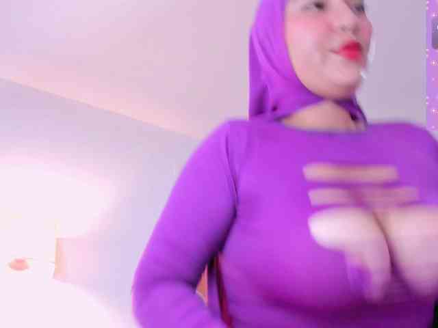 Malika-Noor webcam
