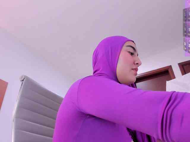 Malika-Noor webcam