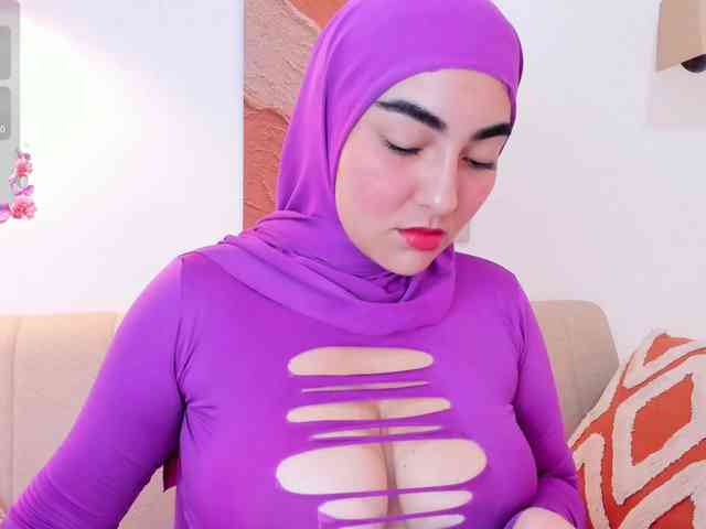 Malika-Noor webcam