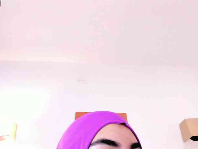 Malika-Noor webcam