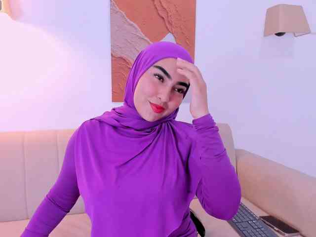 Malika-Noor webcam