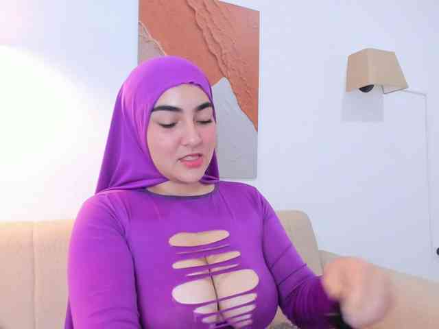 Malika-Noor webcam