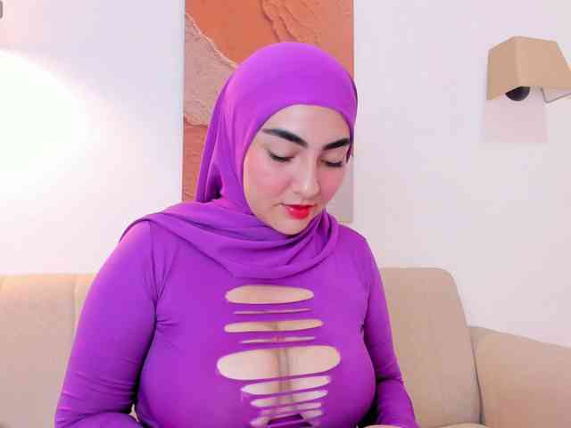 Malika-Noor webcam