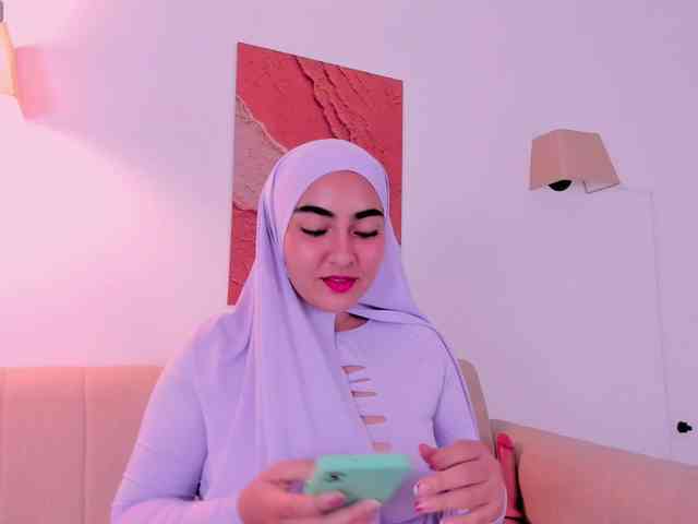 Malika-Noor webcam