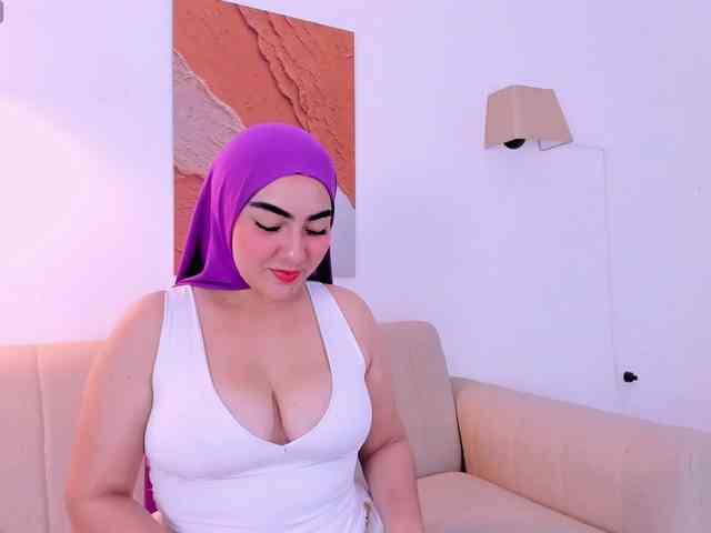 Malika-Noor webcam