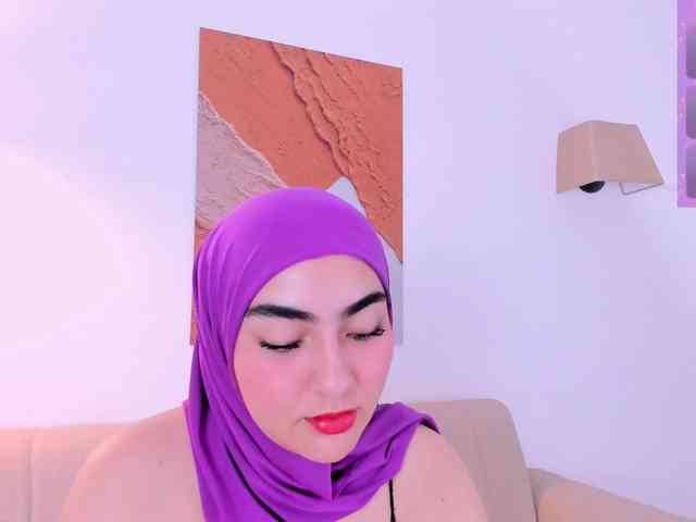 Malika-Noor webcam