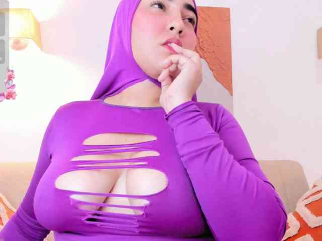 Malika-Noor webcam