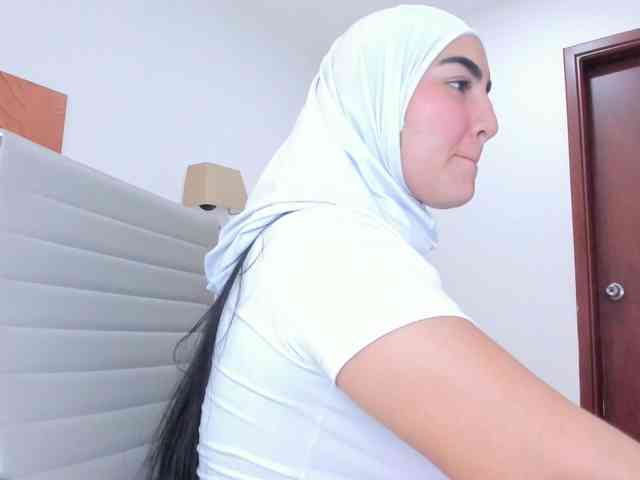 Malika-Noor webcam