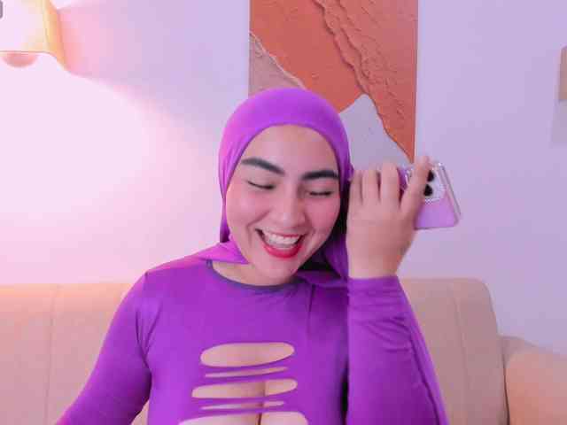 Malika-Noor webcam