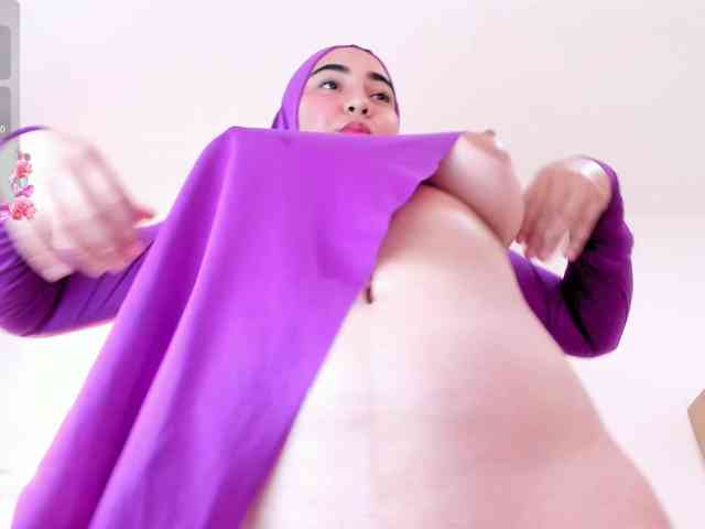 Malika-Noor webcam