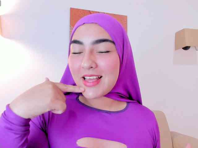 Malika-Noor webcam