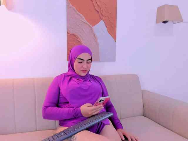 Malika-Noor webcam