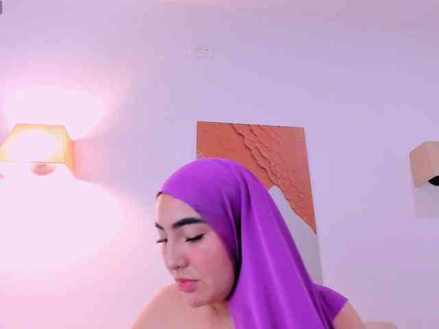 Model: Malika-Noor