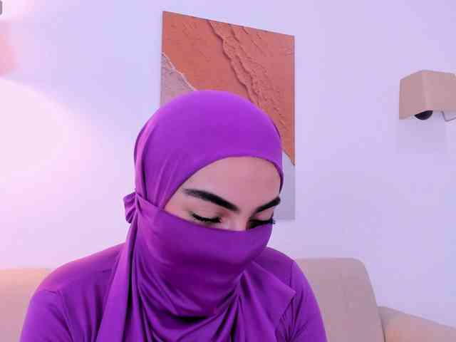 Malika-Noor webcam