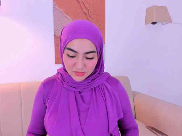 Malika-Noor webcam