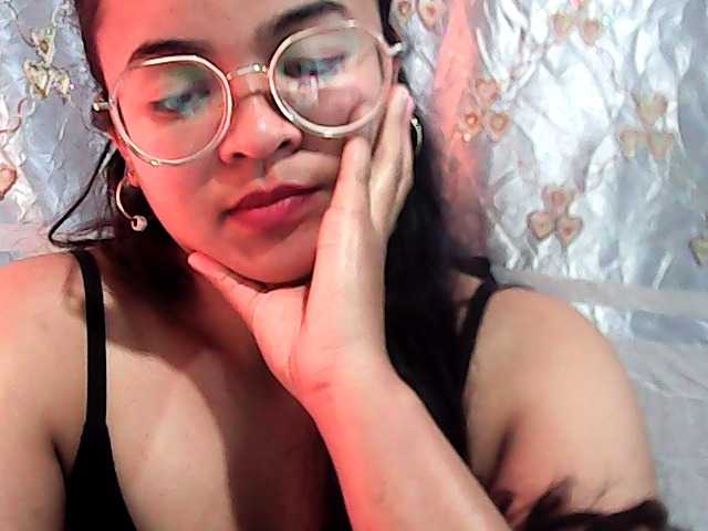 Julia-skye live cam on BongaCams