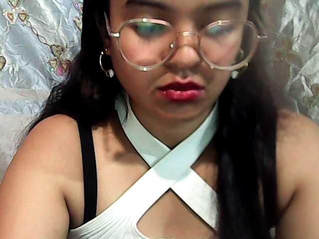 Julia-skye live cam on BongaCams