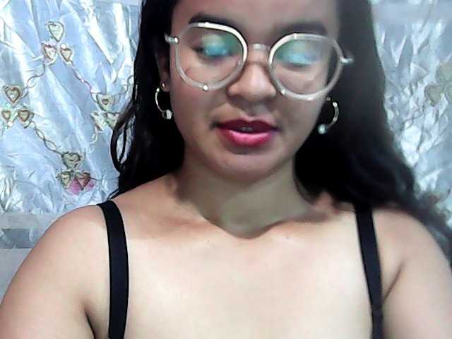 Julia-skye live cam on BongaCams
