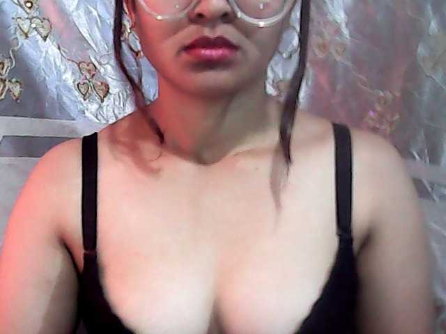 Julia-skye live cam on BongaCams